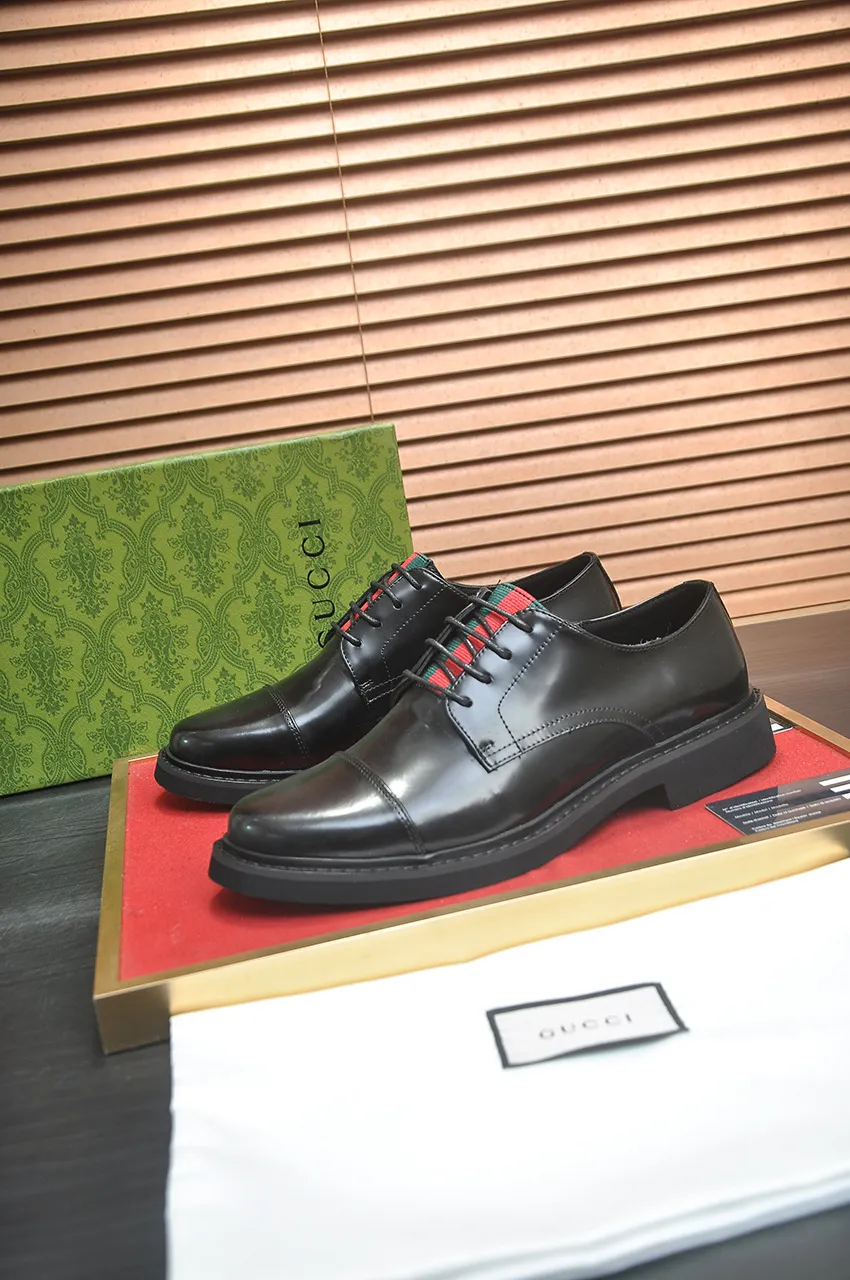 Men's shoes💰540💶Italy's top luxury men's shoe giant (GUCCI) (Gucci) (full cowhide lining) new arrival🍃Original European style🔰 Pleasant to the eye😍In order to make the shoes more durable and non-deformable🌀The production continues to follow traditional methods but there is still no lack of innovation💪Choose original sheepskin for the leather♻️ Smooth and natural And extra bright ⭐Made of imported cowhide, the first choice of rich people 38-45 (45 customized)